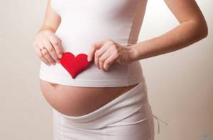 Pregnant woman with heart