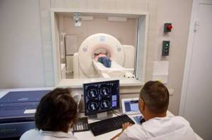 How is a CT scan performed?