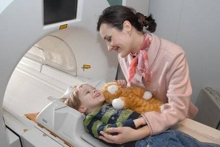 Preparing a child for an MRI examination