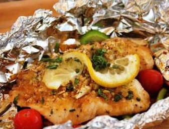 Fish baked in foil with vegetables