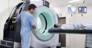 Positioning the patient in the tomograph